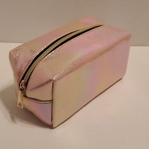 New iridescent pink cosmetics bag 👝💄💅👄📿